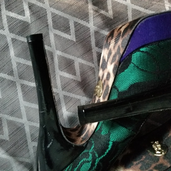 Betsey Johnson platform peep toe heels - Picture 5 of 5